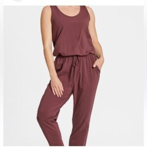 Life Is Good Sleeveless Jumpsuit Maroon with pockets in size xlg